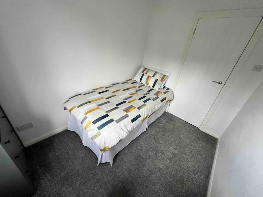 Very Comfy 3 Bed Town House Άστον-αντερ-Λάιν Εξωτερικό φωτογραφία