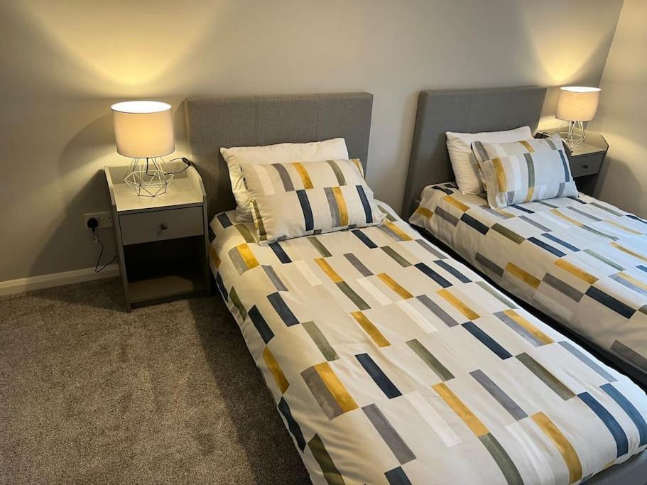 Very Comfy 3 Bed Town House Άστον-αντερ-Λάιν Εξωτερικό φωτογραφία
